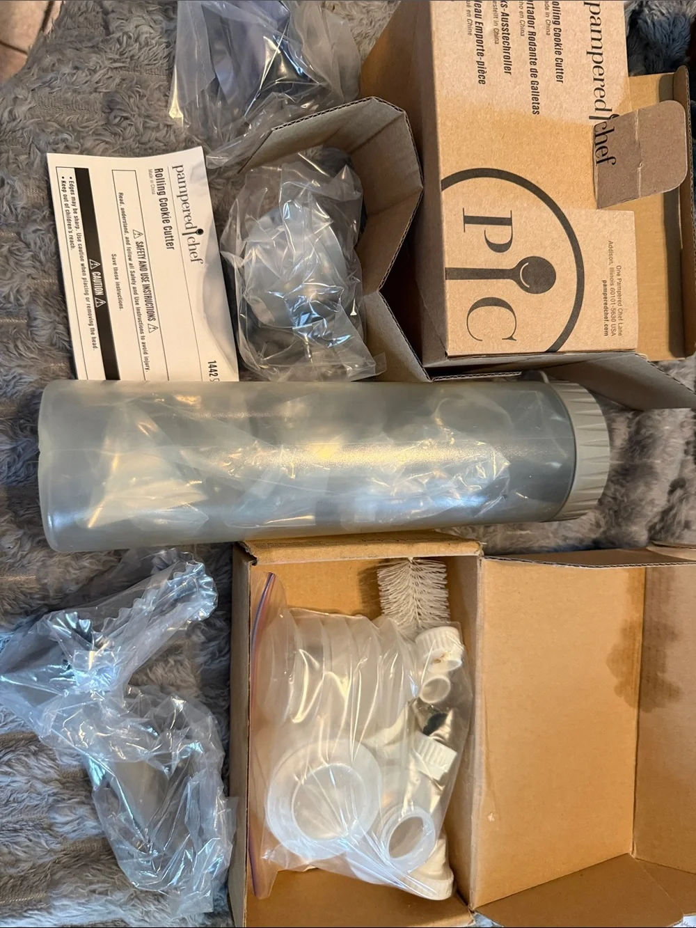 Pampered Chef Gray and White Cookie Cutter and Decorating Bottle Accessory Kit